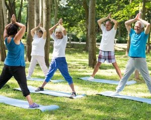 Yoga-Teacher-with-Seniors-at-the-Park